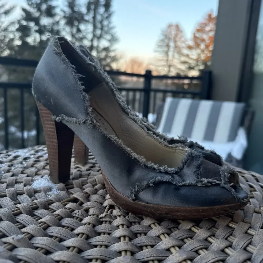 RICHARD TYLER Gunmetal Pewter anisette 7.5 m Peep Toe Heels Distressed